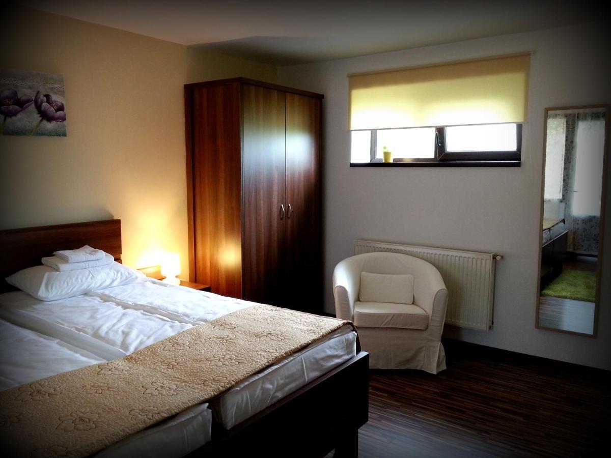 Hotel Cazare La Troita à Codlea Chambre photo