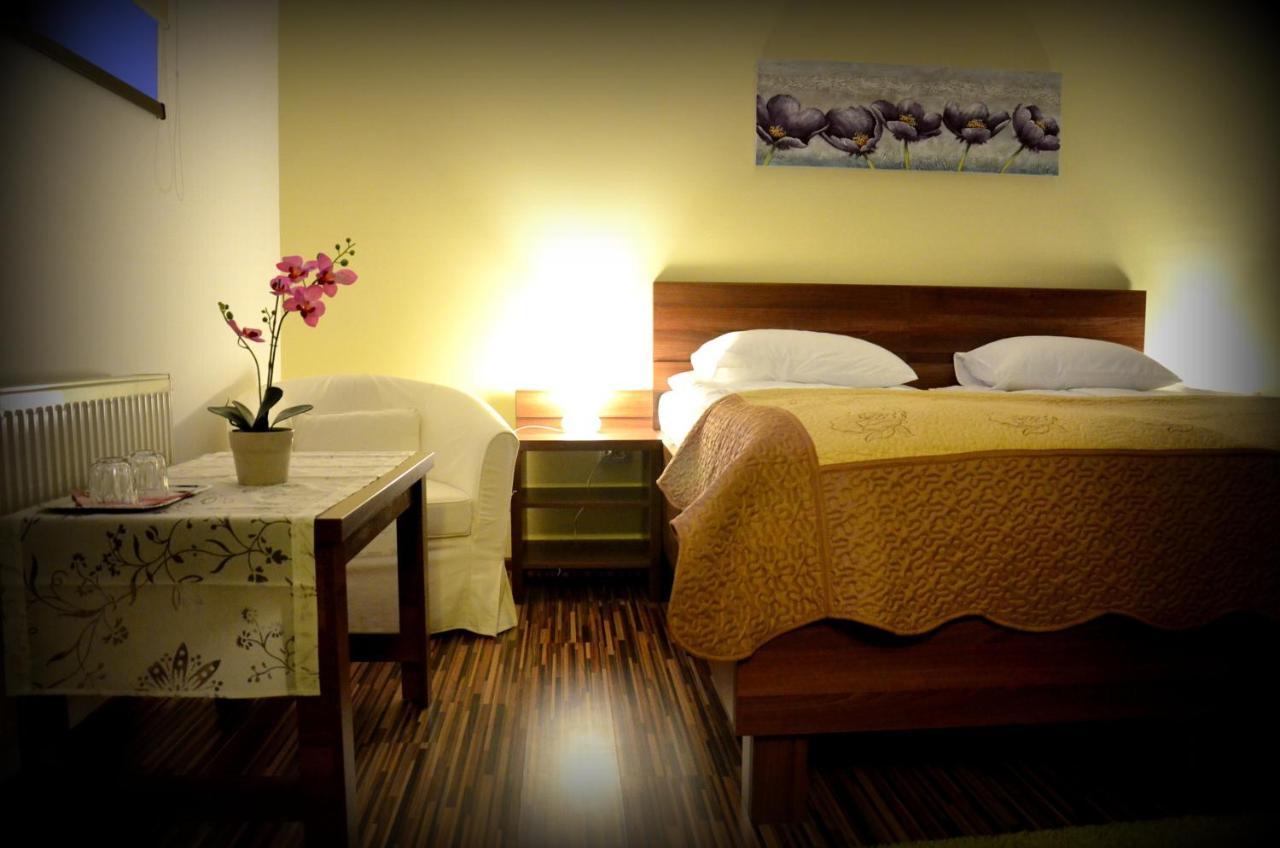 Hotel Cazare La Troita à Codlea Extérieur photo