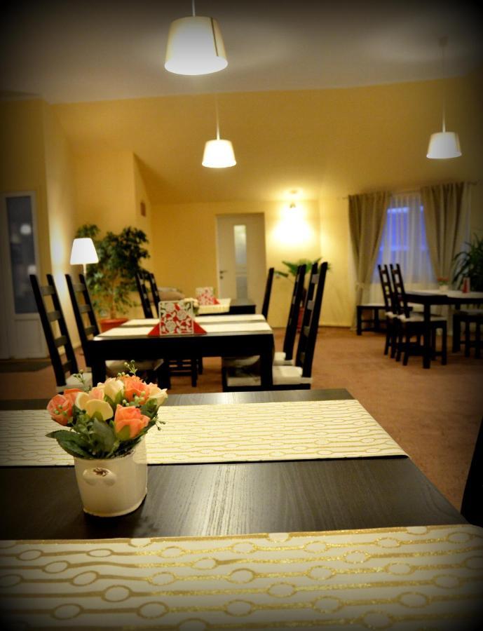 Hotel Cazare La Troita à Codlea Extérieur photo