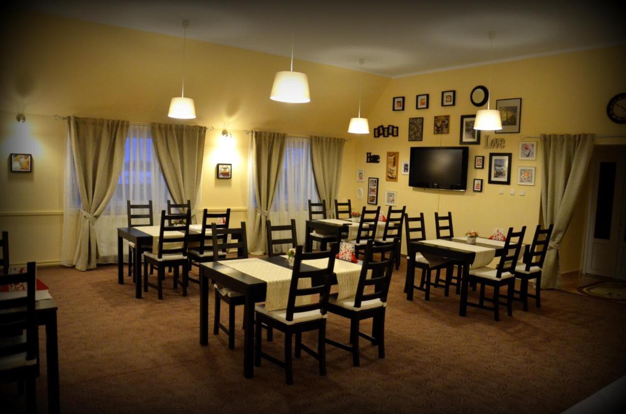Hotel Cazare La Troita à Codlea Extérieur photo