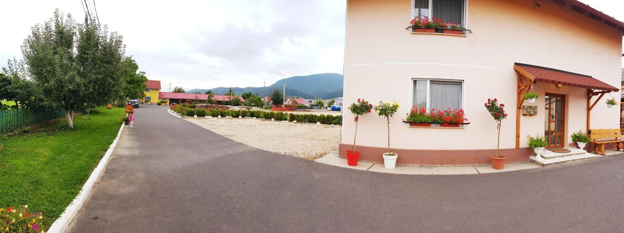 Hotel Cazare La Troita à Codlea Extérieur photo