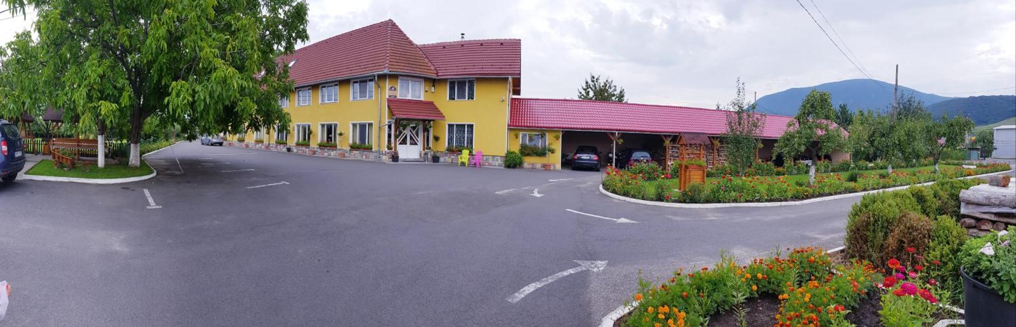 Hotel Cazare La Troita à Codlea Extérieur photo